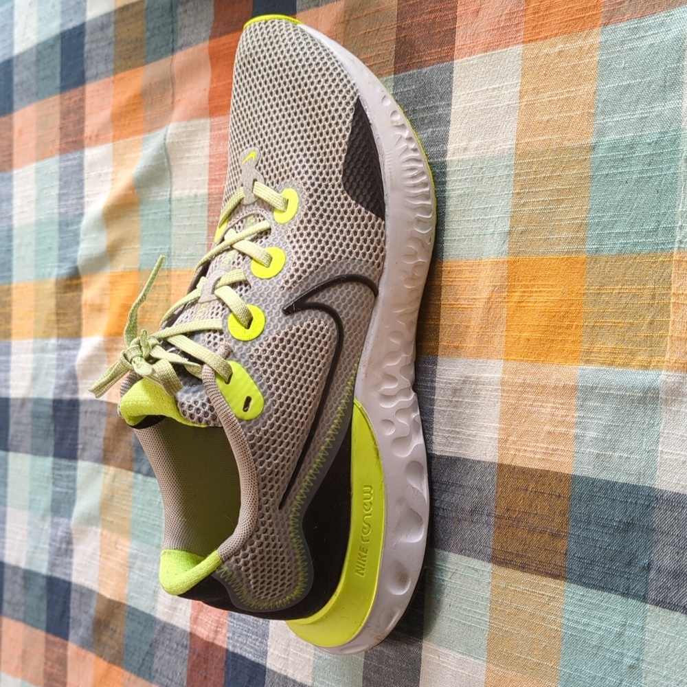Men's Nike Renew Sneakers Size 10